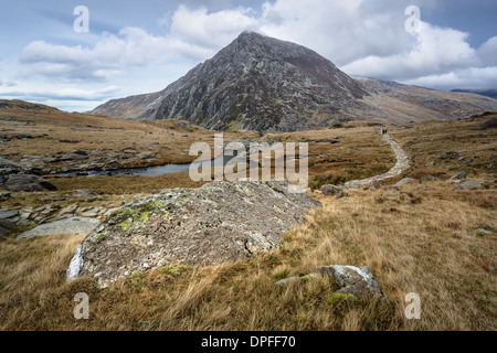 Pen Sie-yr Ole Wen entnommen Llyn Idwal im Ogwen Valley, Snowdonia-Nationalpark, Wales Stockfoto