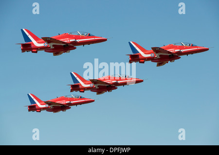 Die britische Royal Air Force militärischen Kunstflug Display Team anzeigen die roten Pfeile Enid Gruppe von vier Flugzeugen bei der RIAT Stockfoto