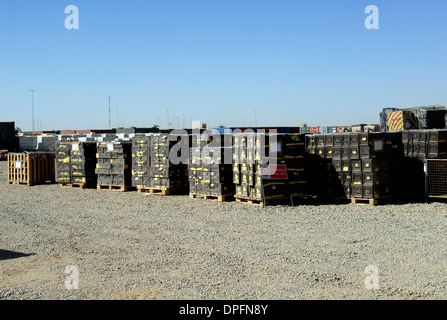 Munition Munition Munition Schwarzpulver Munition Kugeln Bombe Raketen Granaten Munition Boxen 7,62 mm rund Stockfoto