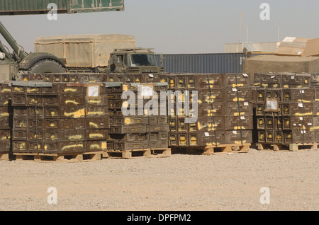 Munition Munition Munition Schwarzpulver Munition Kugeln bombardieren Raketen Schalen Munitionskisten Afghanistan Stockfoto