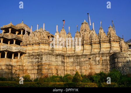 Ranakpur Tempel des Jainismus bekannt für ihre geschnitzten Säulen und Design, Rajasthan Indien. Stockfoto