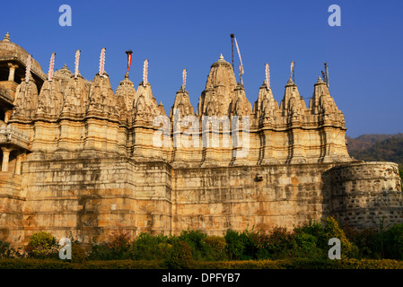 Ranakpur Tempel des Jainismus bekannt für ihre geschnitzten Säulen und Design, Rajasthan Indien. Stockfoto