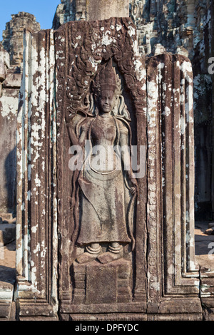 Original Flachrelief einer Apsara aus der Bayon, Angkor Thom, Kambodscha Stockfoto