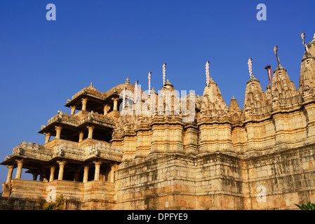 Ranakpur Tempel des Jainismus bekannt für ihre geschnitzten Säulen und Design, Rajasthan Indien. Stockfoto