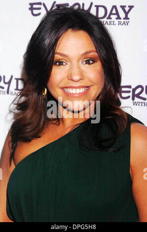 7. November 2006 - New York, New York, USA - RACHAEL RAY feiert den 1. Jahrestag ihrer erfolgreichen Zeitschrift jeden Tag mit RACHAEL RAY. ALTMAN BUILDING, NEW YORK, NY. COPYRIGHT 2006 - 2006 RACHAEL RAY. K50639JKRON (Kredit-Bild: © John Krondes/Globe Photos/ZUMAPRESS.com) Stockfoto