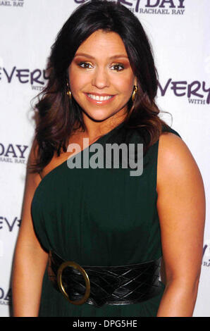 7. November 2006 - New York, New York, USA - RACHAEL RAY feiert den 1. Jahrestag ihrer erfolgreichen Zeitschrift jeden Tag mit RACHAEL RAY. ALTMAN BUILDING, NEW YORK, NY. COPYRIGHT 2006 - 2006 RACHAEL RAY. K50639JKRON (Kredit-Bild: © John Krondes/Globe Photos/ZUMAPRESS.com) Stockfoto