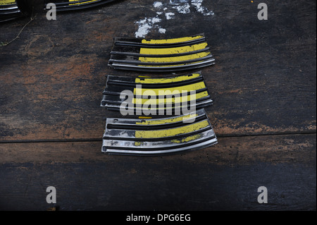 leere runden 5, 56mm Munition Munition Munition Schwarzpulver Munition Kugeln Bombe Raketen in Zeitschriften, Muscheln Munitionskisten Stockfoto