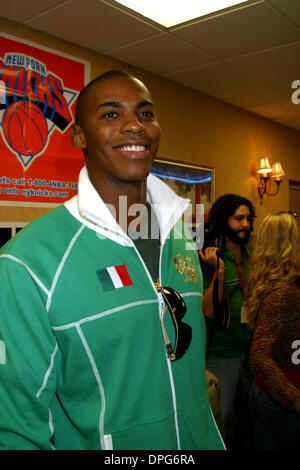 12. Januar 2006 - New York, New York, US - K46412JBU. New York Knicks-Spieler und die Besetzung von "Glory Road'' zu Ehren Martin Luther King Jr. bei McDonalds, NEW YORK New York 12.01.2006.  -MEHCAD BROOKS VON DESPERATE HOUSEWIVES. (Kredit-Bild: © Judie Burstein/Globe Photos/ZUMAPRESS.com) Stockfoto
