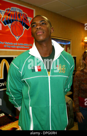 12. Januar 2006 - New York, New York, US - K46412JBU. New York Knicks-Spieler und die Besetzung von "Glory Road'' zu Ehren Martin Luther King Jr. bei McDonalds, NEW YORK New York 12.01.2006.  -MEHCAD BROOKS VON DESPERATE HOUSEWIVES. (Kredit-Bild: © Judie Burstein/Globe Photos/ZUMAPRESS.com) Stockfoto