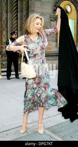 10. April 2006 - New York, New York, US - K47474JBU. AMERICAN THEATRE WING Hommage an MATTHEW BRODERICK in der CIPRINI 42, NEW YORK New York 10.04.2006.  -JILL CLAYBURGH(Credit Image: © Judie Burstein/Globe Photos/ZUMAPRESS.com) Stockfoto