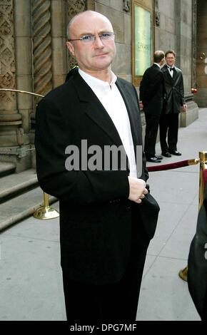 10. April 2006 - New York, New York, US - K47474JBU. AMERICAN THEATRE WING Hommage an MATTHEW BRODERICK in der CIPRINI 42, NEW YORK New York 10.04.2006.  -PHIL COLLINS(Credit Image: © Judie Burstein/Globe Photos/ZUMAPRESS.com) Stockfoto