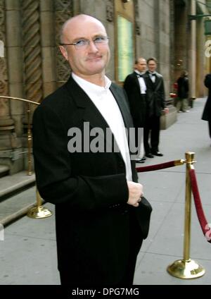 10. April 2006 - New York, New York, US - K47474JBU. AMERICAN THEATRE WING Hommage an MATTHEW BRODERICK in der CIPRINI 42, NEW YORK New York 10.04.2006.  -PHIL COLLINS(Credit Image: © Judie Burstein/Globe Photos/ZUMAPRESS.com) Stockfoto