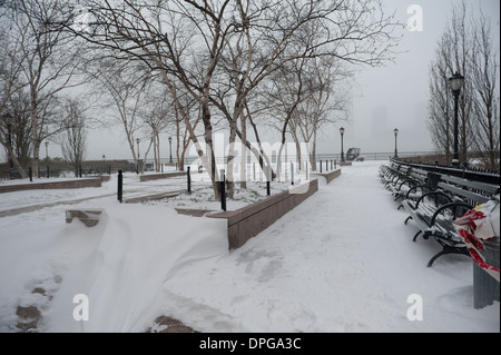 Die Esplanade in Battery Park City in einem Schneesturm. 3. Januar 2014 Stockfoto