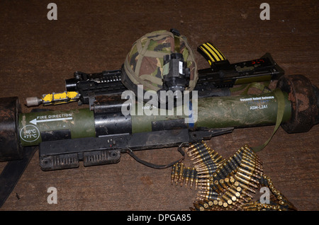 Munition, Munition, Munition, Kugeln, Bomben, Raketen, Muscheln,, Munitionskisten, runden, He explosive, britische Armee, Stockfoto