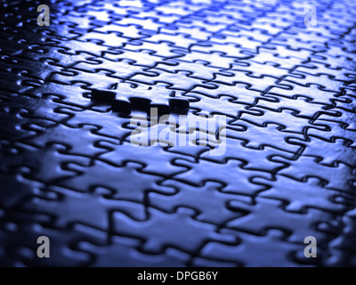 Einige Puzzleteile zusammen symbolisiert Erfolg und Abschluss eines Projekts Stockfoto
