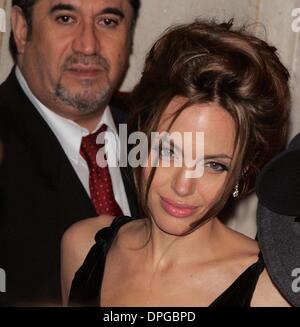13. Juni 2006 kommt - New York, New York, USA - ANGELINA JOLIE im METROPOLITAN CLUB für die '' A MIGHTY HEART'' AFTERPARTY. EAST 60TH STREET 13.06.2007.       2007.ANGELINA JOLIE. K53472RM (Kredit-Bild: © Rick Mackler/Globe Photos/ZUMAPRESS.com) Stockfoto