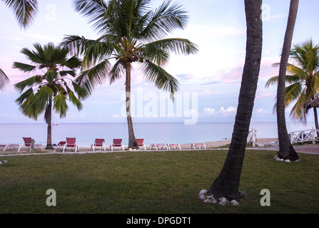 Tagesanbruch über der Karibik auf Sandcastle Strand auf der Insel St. Croix, Amerikanische Jungferninseln. USVI, U.S.V.I. Stockfoto