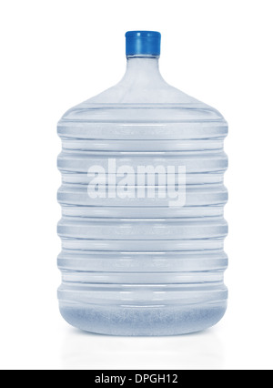 Kunststoff Flasche Wasser isoliert auf weißem Hintergrund (Schneidepfad Arbeit inbegriffen). Stockfoto