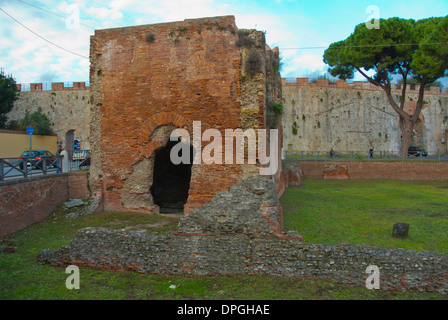 Ruinen der Thermen Terme di Nerone am Largo Parlascio Square Pisa Stadt Toskana Italien Europa Stockfoto