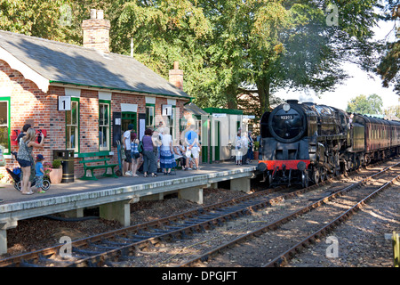 BR-Klasse 9F Nr. 92203 "Black Prince" angekommen Holt mit einem Zug auf die North Norfolk Railway (Mohn-Linie) Stockfoto