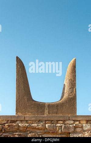 Nahaufnahme der Hörner der Weihe (Heilige Stier Hörner - Symbol der Fruchtbarkeit), Palast von Knossos, Heraklion, Kreta, Griechenland Stockfoto