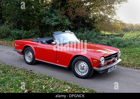 1973 Triumph TR6 PI, traditionelle britische Wind im Haar-Sportwagen mit mechanischer Benzineinspritzung Lucas Autofahren Stockfoto