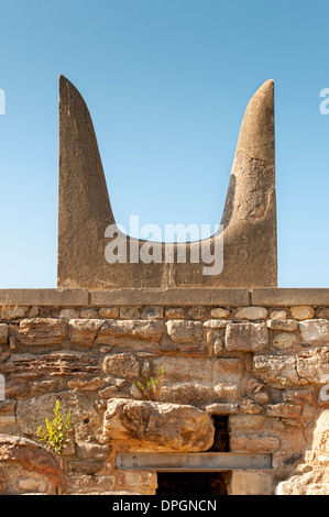 Nahaufnahme der Hörner der Weihe (Heilige Stier Hörner - Symbol der Fruchtbarkeit), Palast von Knossos, Heraklion, Kreta, Griechenland Stockfoto