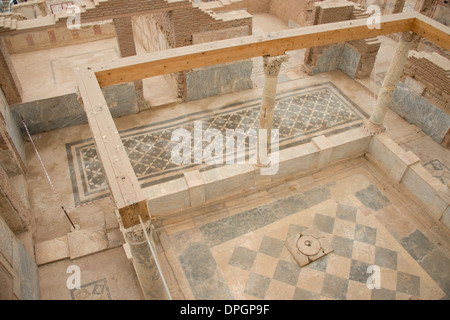 Türkei, Ephesus. Historischen Reihenhäusern. Ruinen der Häuser zeigt kunstvolle Mosaikböden. Stockfoto