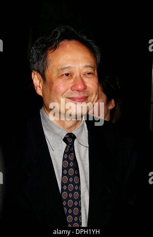 6. Dezember 2005 - New York, New York, US - K46220ML. DIE NEW YORKER PREMIERE VON '' BROKEBACK MOUNTAIN''. LOEWS LINCOLN SQUARE, New York City. 06.12.2005.-2005.ANG LEE (Kredit-Bild: © Mitchell Levy/Globe Photos/ZUMAPRESS.com) Stockfoto