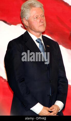 7. November 2006 - New York, New York, US - K50660ML. DEMOKRATISCHE WAHL NACHT SIEG PARTY FÜR ANDREW CUOMO, SENATORIN HILLARY CLINTON UND GOUVERNEUR ELLIOT SPITZER IM SHERATON NEW YORK. .11-07-2006.   / 2006.BILL CLINTON (Kredit-Bild: © Mitchell Levy/Globe Photos/ZUMAPRESS.com) Stockfoto