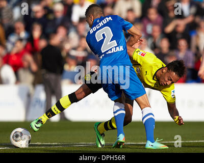 San Pedro del Pinatar, Spanien. 14. Januar 2014. Forward Pierre-Emerick Aubameyang (R) nimmt auf Verteidiger Jan Gyamerah des Vfl Bochum während das Freundschaftsspiel zwischen Borussia Dortmund und VFL Bochum in der Pinatar Arena, Alicante Credit: Action Plus Sport/Alamy Live News Stockfoto