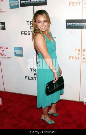 6. Mai 2006 - New York, New York, US - K44764ML. DER TRIBECA FILM FESTIVAL PREMIERE VON "POSEIDON". . TRIBECA ARTS CENTER, NEW YORK New York... 06.05.2006. / 2006.HAYDEN PANETTIERE (Kredit-Bild: © Mitchell Levy/Globe Photos/ZUMAPRESS.com) Stockfoto