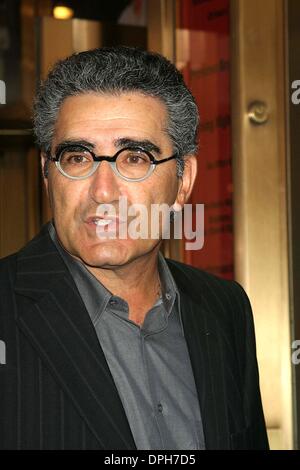 17. August 2006 - New York, New York, US - K49203ML. OPENING NIGHT '' wird Ruhm ME'' an BERNARD B. JACOBS THEATER NEW YORK New York 17.08.2006.  -2006..EUGENE LEVY (Kredit-Bild: © Mitchell Levy/Globe Photos/ZUMAPRESS.com) Stockfoto