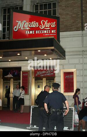 17. August 2006 - New York, New York, US - K49203ML. OPENING NIGHT '' wird Ruhm ME'' an BERNARD B. JACOBS THEATER NEW YORK New York 17.08.2006.  -2006. (Kredit-Bild: © Mitchell Levy/Globe Photos/ZUMAPRESS.com) Stockfoto