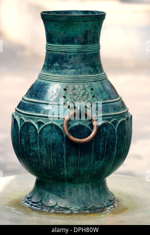 Bronze antiken Container im Beihai-Park in Peking. Stockfoto