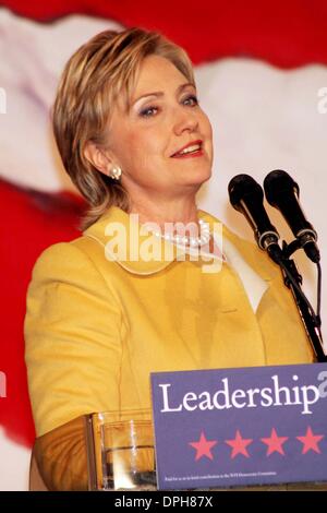 7. November 2006 - New York, New York, US - K50660ML. DEMOKRATISCHE WAHL NACHT SIEG PARTY FÜR ANDREW CUOMO, SENATORIN HILLARY CLINTON UND GOUVERNEUR ELLIOT SPITZER IM SHERATON NEW YORK. .11-07-2006.   / 2006.HILLARY CLINTON (Kredit-Bild: © Mitchell Levy/Globe Photos/ZUMAPRESS.com) Stockfoto
