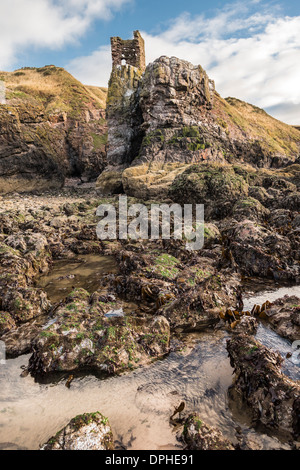 Kaim Burgruine von Mathers an der St Cyrus Küste in Aberdeenshire, Schottland. Stockfoto