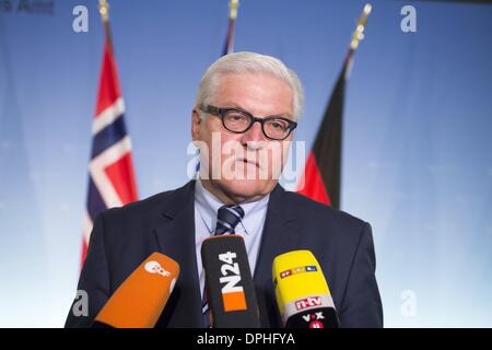 Berlin, Deutschland. 14. Januar 2014. Außenminister Frank-Walter Steinmeier geben einige Erklärung des versuchten Mordes in Saudi-Arabien von zwei deutschen Diplomaten. Goncalo Silva/NurPhoto/ZUMAPRESS.com/Alamy © Live-Nachrichten Stockfoto