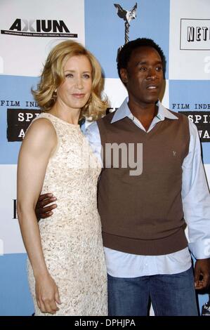 28. November 2006 - Hollywood, Kalifornien, USA - LOS ANGELES, CA 28. November 2006. Schauspielerin Felicity Huffman und Schauspieler Don Cheadle während der Bekanntgabe der Nominierungen für 2007 FILM INDEPENDENT SPRIT-AWARDS, im Sofitel Los Angeles Hotel am 28. November 2006, in Los Angeles statt.  -2006.K50902MGE (Kredit-Bild: © Michael Germana/Globe Photos/ZUMAPRESS.com) Stockfoto