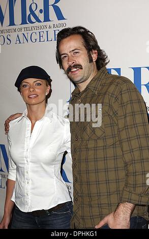 7. März 2006 - Hollywood, Kalifornien, USA - LOS ANGELES, CA 7. März 2006 (SSI) --. Darsteller: Jaime Pressly und Jason Lee posieren für Fotografen, während das Museum des Fernsehens & RadioÃ•s William S. Paley FestivalÃ•s Präsentation von MY NAME IS EARL, bei der Directors Guild Theater, am 7. März 2006, in Los Angeles statt.   / Super Star Images.K47171MG.MY NAME ist EARL PRESENTATI Stockfoto