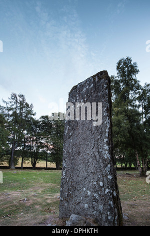 Standing Stone am Schloten Cairns in der Nähe von Culloden in Schottland. Stockfoto