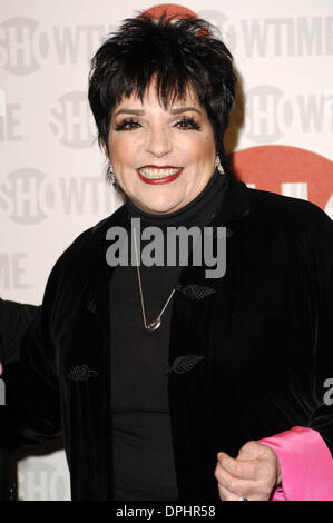 21. März 2006 - Hollywood, Kalifornien, USA - LOS ANGELES CA 21. März 2006 (SSI) --. Schauspielerin Liza Minnelli posiert für Fotografen, während der Premiere der restauriert und remastered 1972 Bob Fosse TV Konzert Veranstaltung LIZA mit A Z, im MGM Screening Room, am 21. März 2006, in Century City, Los Angeles statt.   / Superstar Images.K47278MG. (Kredit-Bild: © Michael Germana/Globe P Stockfoto