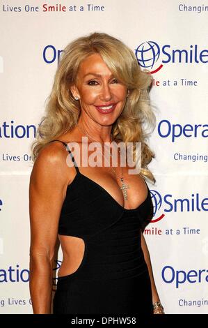 22. September 2006 - Hollywood, Kalifornien, USA - Linda Thompson während der 5. jährlichen Operation Smile Gala im Regent Beverly Wilshire Hotel am statt 21. September 2006, in Beverly Hills, Kalifornien...  -2006.K49961MGE (Kredit-Bild: © Michael Germana/Globe Photos/ZUMAPRESS.com) Stockfoto