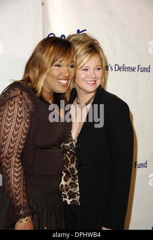 13. Oktober 2006 - Hollywood, Kalifornien, USA - Kym Whitley und Caroline Rhea während die Kinder's Defense Fund 16. Annual BEAT THE ODDS AWARDS statt im Beverly Hills Hotel, am 12. Oktober 2006, in Beverly Hills, Kalifornien...  -2006.K50217MGE (Kredit-Bild: © Michael Germana/Globe Photos/ZUMAPRESS.com) Stockfoto