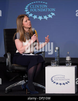 La Quinta, Kalifornien, USA. 14. Januar 2014. CHELSEA CLINTON, stellvertretender Vorsitzender der Clinton-Stiftung, spricht in seiner dritten jährlichen Gesundheitsfragen: Aktivierung Wellness in jeder Generation Konferenz in das La Quinta Resort &amp; Club. Die Konferenz zeigt was Führungskräfte aus Branchen - Wirtschaft, Technik, Sport und Philanthropie - Beitrag zur Gesundheit und zum Wohlbefinden der Menschen in den Vereinigten Staaten tun. Bildnachweis: Brian Cahn/ZUMAPRESS.com/Alamy Live-Nachrichten Stockfoto