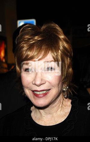 12. Dezember 2006 - Hollywood, Kalifornien, US - SHIRLEY MACLAINE bei der PREMIERE des neuen Films von PARAMOUNT PICTURES DREAMGIRLS. IM WILSHIRE THEATRE. IN BEVERLY HILLS, CA. AM 11. DEZEMBER 2006.   -K51056MGE(Credit Image: © Michael Germana/Globe Photos/ZUMAPRESS.com) Stockfoto