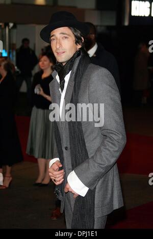 27. Dezember 2005 - Leicester Square, LONDON, ENGLAND - ADRIEN BRODY. SCHAUSPIELER. KING KONG FILM PREMIER. ODEON LEICESTER SQUARE, LONDON, ENGLAND.09-Dez-05.LAP61496.CREDIT:-K46303 (Kredit-Bild: © Globe Photos/ZUMAPRESS.com) Stockfoto