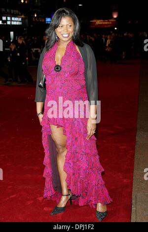 27. Dezember 2005 - Leicester Square, LONDON, ENGLAND - BRENDA EDWARDS. SÄNGERIN. KING KONG FILM PREMIER. ODEON LEICESTER SQUARE, LONDON, ENGLAND.09-Dez-05.LAP61513.CREDIT:-K46303 (Kredit-Bild: © Globe Photos/ZUMAPRESS.com) Stockfoto