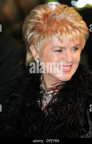 10. Januar 2006 - Leicester Square, LONDON, ENGLAND - GLORIA HUNNIFORD. TV- UND RADIO-PERSÖNLICHKEIT. FRAU HENDERSON PRESENTS, FILM PREMIER. VUE WEST END, LEICESTER SQUARE, LONDON, ENGLAND.23-Nov.-05.DID13688.K46239. (Kredit-Bild: © Globe Photos/ZUMAPRESS.com) Stockfoto