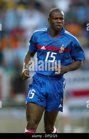 LILIAN THURAM. FRANKREICH & JUVENTUS FC. FRANKREICH V GRIECHENLAND. JOSE ALVALADE-STADION, LISSABON, PORTUGAL.25/06/2004.DIG25438. K47872. VORSCHAU WM 2006 Stockfoto